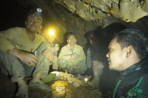 LAOS-CUEVA-RESCATE