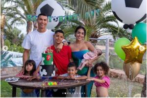 cristiano-ronaldo-hijo-cumpleaños-bebé-bella-esmeralda.jpg