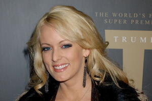 La actriz de cine porno, Stormy Daniels, en la fiesta de presentación del Vodka Trump, el 17 de enero de 2007 en Los Ángeles, California. 