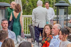 Los invitados se congregaron en el hotel El Encanto