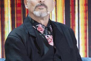 Alucinante, Miguel Bosé atrapa todas las miradas en su entrada triunfal a Pequeños Gigantes 