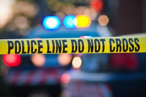 Adolescente recibe un disparo de su amigo en su casa en Atwater, California.