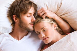 casal-amor-cama.jpg