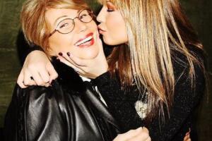 Thalía y su mamá Yolanda Miranda 