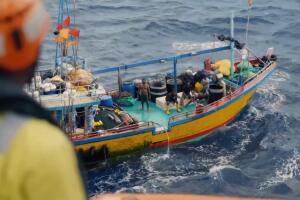 In the heart of the Indian Ocean atolls. Aboard a scientific expedition 9_112075-2x.jpg