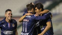 Por primera vez desde su llegada, Vucetich repite alineación con Chivas