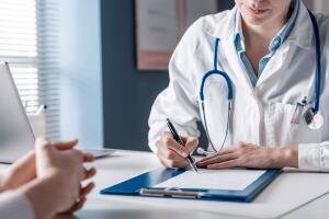 medico consulta paciente 0522 14400x800