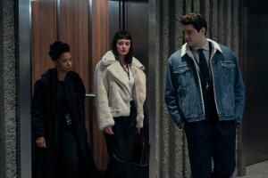 Angel Parker as Dawn Gilbane, Laura Haddock as Max Meladze, Noah Centineo as Owen Hendricks in episode 106 of The Recruit. Cr. Philippe BosséNetflix.jpg