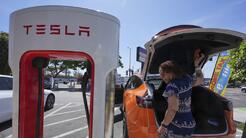 Paquete fiscal de Trump va a acabar con subsidios a carros eléctricos (por si pensabas comprar uno)