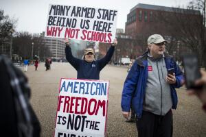 Decenas de estudiantes protestan frente a la Casa Blanca para pedir control de armas