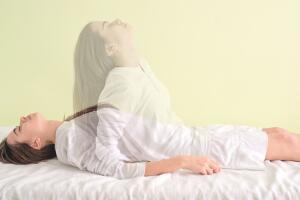 Mara es la película independiente que habla sobre el miedo que causa la parálisis del sueño