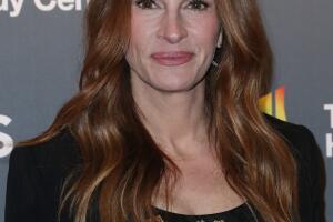 Julia Roberts usó un vestido con fotos de George Clooney