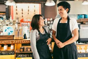 Descubre en el Área de la Bahía recursos gratuitos para emprendedores. Fundación de Negocios Latinos y programa EY ofrecen apoyo integral a quienes buscan iniciar o expandir sus negocios.




