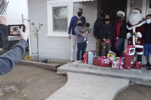 Familia recibe navidad anticipada