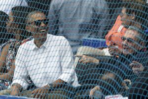 Obama disfruta del juego de béisbol en La Habana