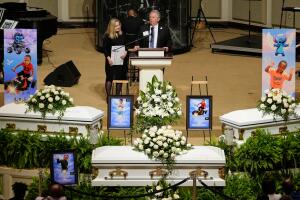 funeral de las menores vìctimas del tiroteo en luisiana