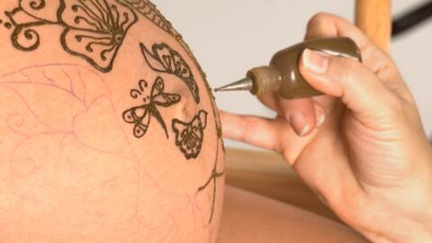 Tatuajes De Henna Para Embarazadas Entretenimiento Cultura Pop Univision Tatuajes De Henna Para Embarazadas Entretenimiento Cultura Pop Univision