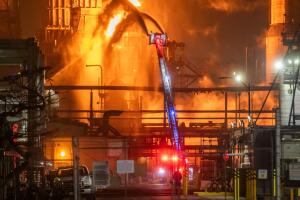 incendio refinería chevron explosión el segundo planta petroleo los angeles california