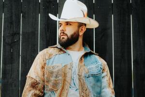 Carin León confirmado para los Latin AMAs 2024