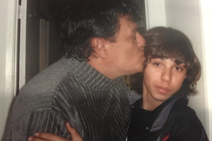 Joao beso Juan Gabriel