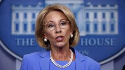 Betsy Devos dice que las pautas de los CDC para reabrir las escuelas deben ser "flexibles"