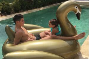 papas famosos con hijos
