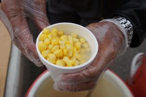 Vendedores ambulantes esperan que la Ciudad les otorgue licencias. 