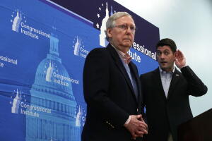 Los líderes republicanos del Congreso, el senado Mttch McConnell y el representante Paul Ryan.