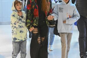 Shakira y sus hijos a su llegada a Nueva York.