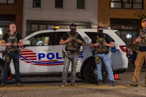 Control federal sobre la policía de Washington DC: ¿Hay riesgos para inmigrantes indocumentados?