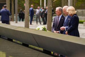 Carlos III y Camila rinden homenaje a víctimas del 9/11 en Nueva York en visita oficial.