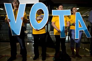 En las dos últimas elecciones de mitad de período sólo un tercio de os hispanos elegibles para votar ha acudido a las urnas.