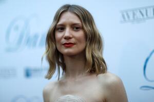Cast member Wasikowska poses at the premiere for the movie Damsel in Los Angeles Grosby.jpg