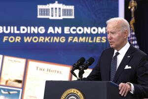 Biden quiere eliminar las llamadas cuotas basura que cobran los bancos a sus usuarios.