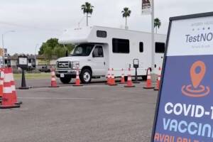 Clínicas móvil en Arizona que administra la vacuna covid-19