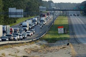 Las autopistas de Florida se han convertido en la principal ruta de escape.