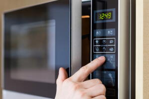 limpeza-cozinha-micro-ondas.jpg