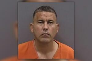 Los detectives del Condado de Hillsborough utilizaron un anuncio en Facebook Marketplace para identificar y arrestar a Moises Lopez por vender unidades de AC robadas.
