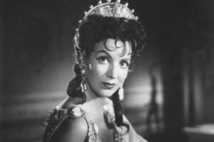 PREMIUM EXCLUSIVE Maria Felix
