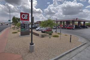 Autoridades buscan a un hombre que robó un auto con un bebé adentro en una gasolinera de Phoenix