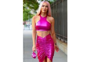 Megan Fox - Famosas que han brillado con un vestido rosa Grosby 2.jpg