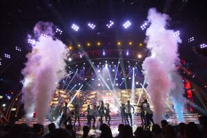 Karol Sevilla arranca Pequeños Gigantes cantando el tema principal