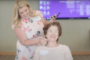El programa 'Look Good, Feel Better' trata de dar a los pacientes con cáncer una herramienta para controlar aspectos de su vida en medio del torbellino que es la enfermedad.
