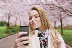 6 PIORES ângulos para fazer selfie: posições que te farão deletar TODAS as fotos