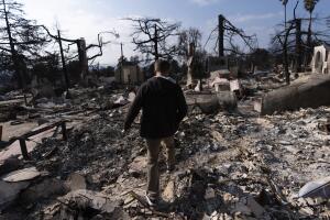 Darán apoyo de $975 para afectados por incendios. ¿Quiénes califican y cómo solicitarlo?