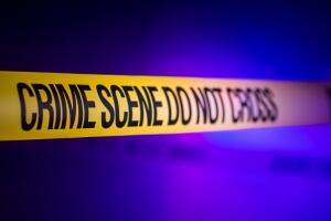 Dos muertos y una mujer gravemente herida tras tiroteo en apartamento del Bronx.