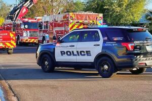 Choque frontal deja dos personas sin vida y una más herida en Chandler