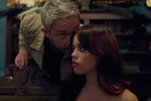 Jenna Ortega y Martin Freeman en la película 'Miller's Girl'