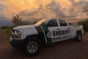 Agente de condado de Cochise termina gravemente herido durante una persecución