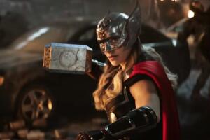 Natalie Portman como Mighty Thor MCU Marvel 2.jpg
